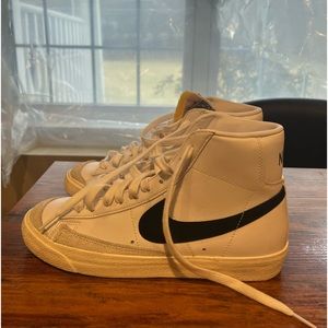 Nike Blazer Mid ‘77 vintage, sz 7.5, white/black
